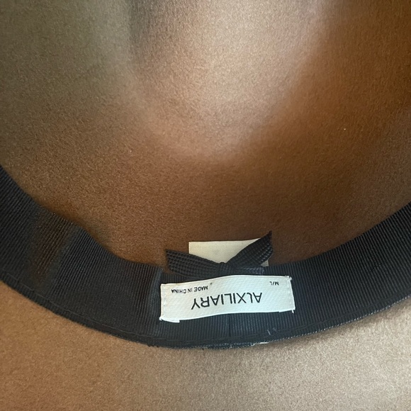 Aritzia wide brim hat - Picture 5 of 5